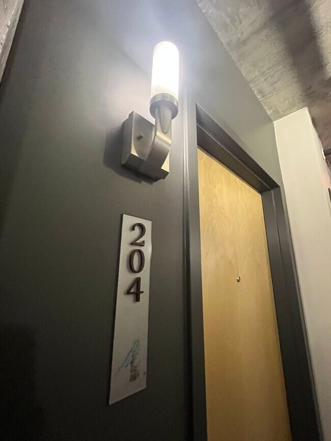 1926 W Burnside St in Portland, OR - Foto de edificio - Building Photo