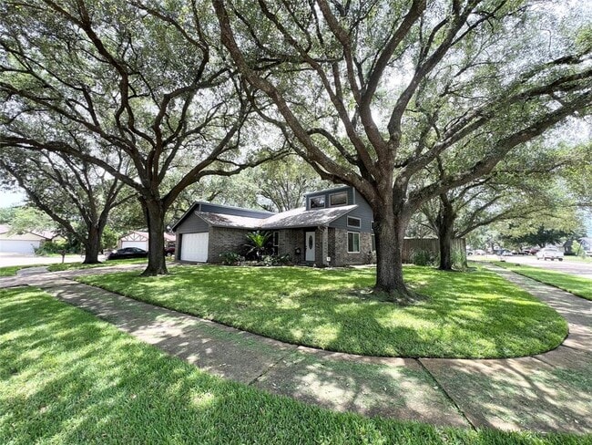 property at 3215 Keywood Ln