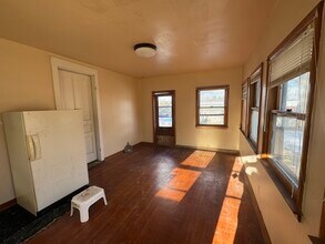 10 E Nelson St in Deerfield, WI - Foto de edificio - Building Photo