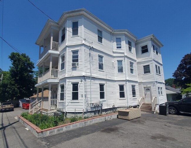 14 Blaine St, Unit 1