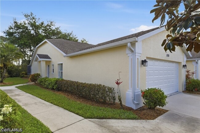 5778 Greenwood Cir in Naples, FL - Building Photo - Building Photo