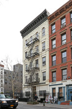 320 W 17th St in New York, NY - Building Photo - Building Photo