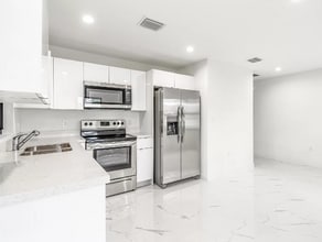 1825 NW 68th St in Miami, FL - Building Photo - Building Photo