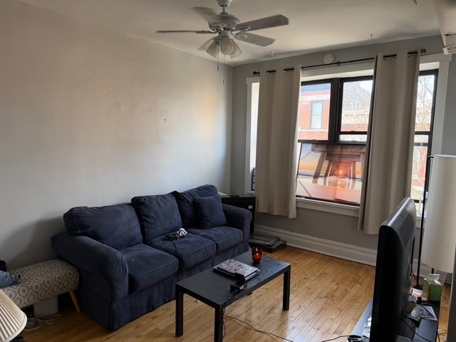 1933 N Damen Ave in Chicago, IL - Building Photo - Building Photo