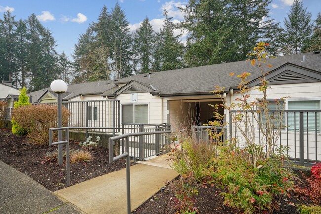 31500 33rd Pl SW, Unit L103 in Federal Way, WA - Foto de edificio - Building Photo