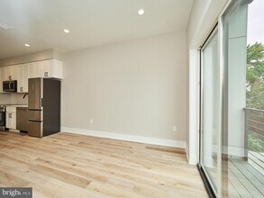 1016 17th Pl NE-Unit -203 in Washington, DC - Building Photo - Building Photo