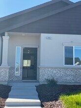 2002 Camino del Prado in Santa Rosa, CA - Foto de edificio - Building Photo
