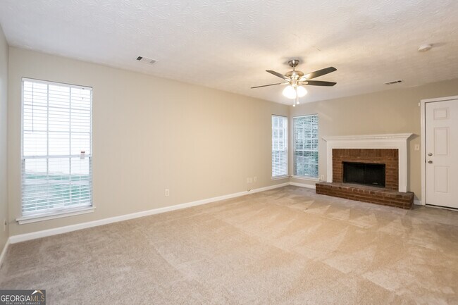 430 Standing Rock Dr in Atlanta, GA - Building Photo - Building Photo