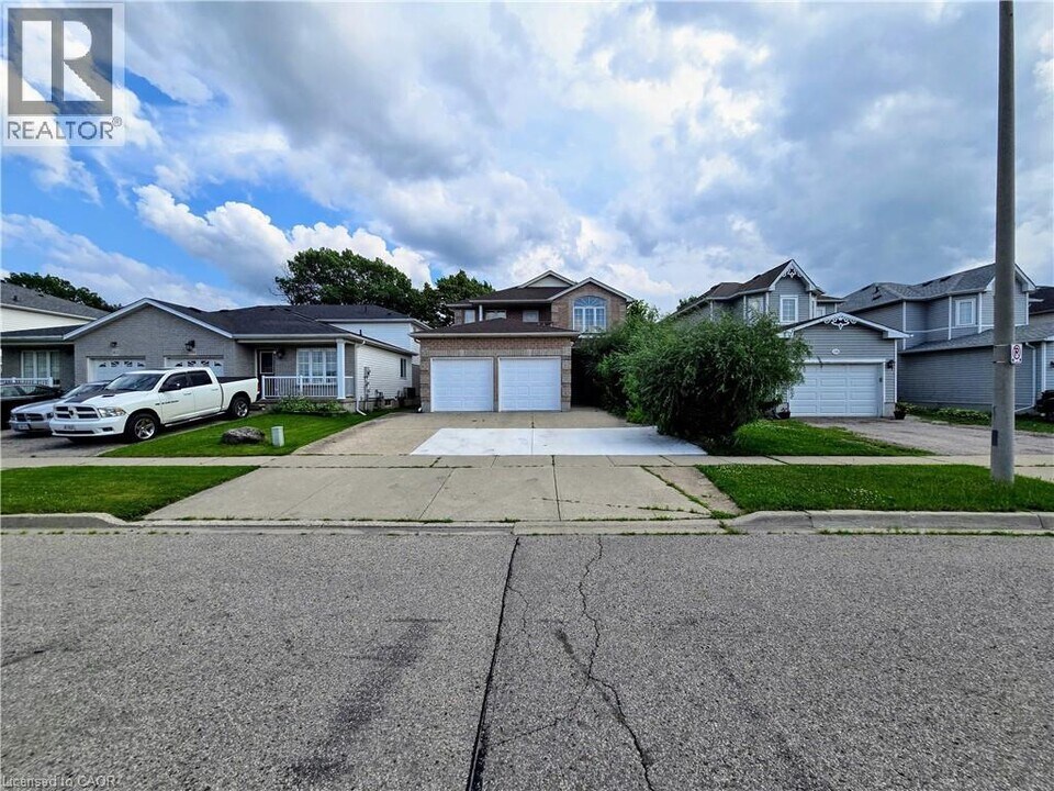 157 Langlaw Dr in Cambridge, ON - Building Photo