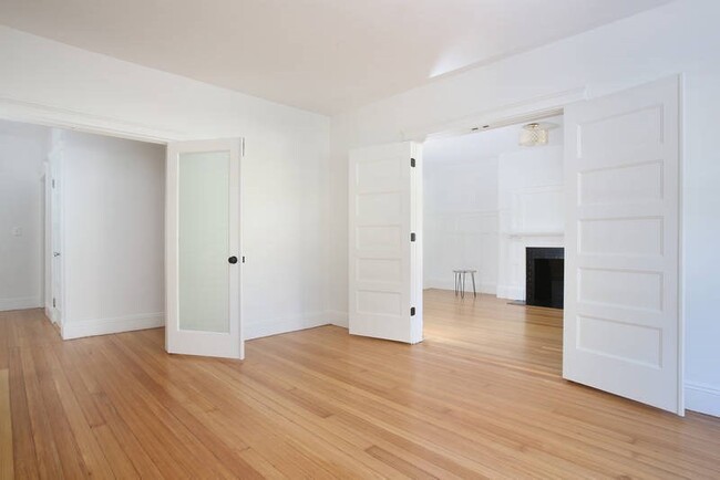 1805 Beacon St, Unit 2 in Brookline, MA - Building Photo - Building Photo