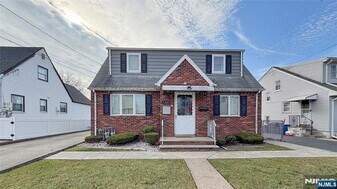 154 Charlton Ave, Unit 5 in Lodi, NJ - Building Photo