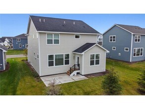 10274 Arrowwood Path in Woodbury, MN - Building Photo - Building Photo