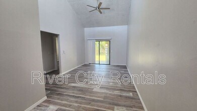 2430 N Seabury Pl in Jacksonville, FL - Foto de edificio - Building Photo