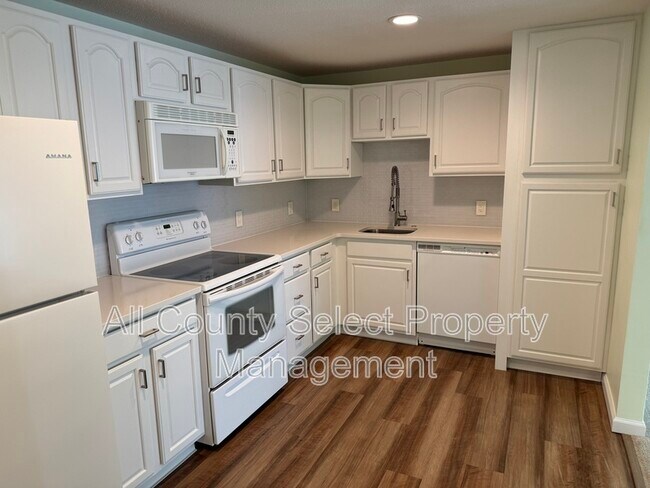 2 Ocean Ave in Gloucester, MA - Building Photo - Building Photo