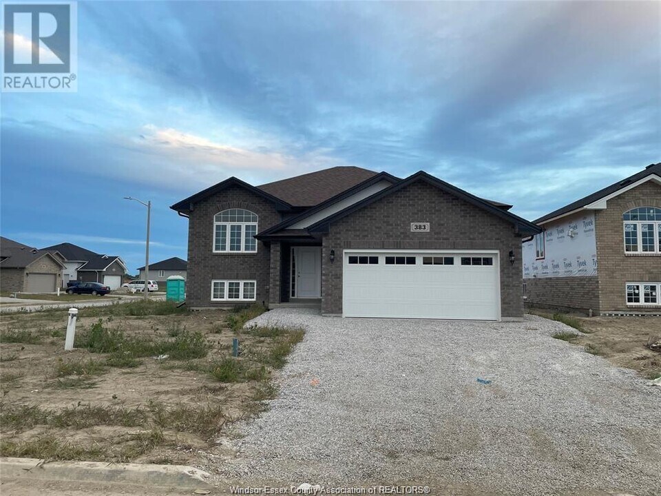 383 Mulberry Ln in Lakeshore, ON - Building Photo