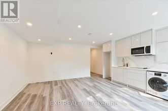 19 Devon Rd in Toronto, ON - Building Photo - Building Photo