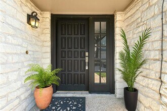 103 Birdie Dr in The Hills, TX - Building Photo - Building Photo