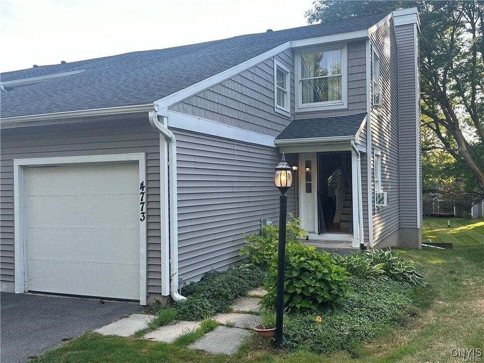 4773 Sabre Ln in Manlius, NY - Building Photo
