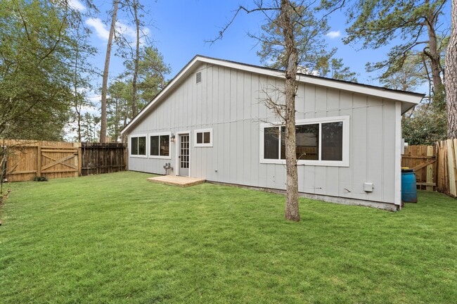 property at 2 Dewthread Ct