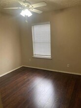 9022 Wilcrest Dr in Houston, TX - Foto de edificio - Building Photo