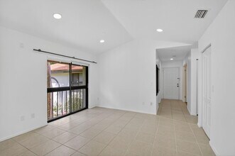 5151 W Club Cir in Boca Raton, FL - Building Photo - Building Photo