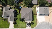 7325 Emily Magnolia Ct in Navarre, FL - Foto de edificio - Building Photo