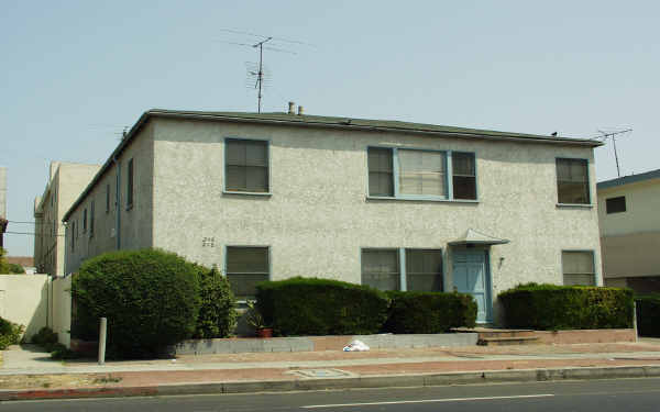 216 N Normandie Ave in Los Angeles, CA - Building Photo