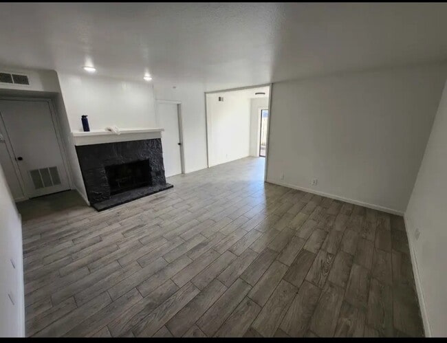 4339 E 68th St, Unit 502 in Tulsa, OK - Foto de edificio - Building Photo