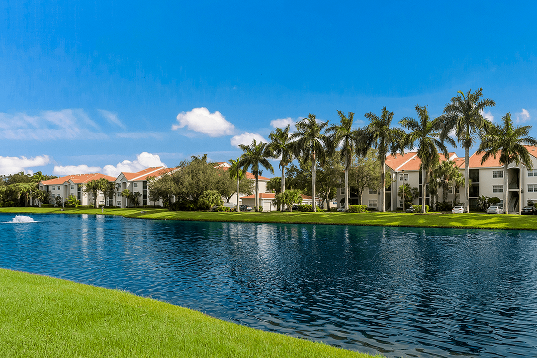 Woodbine in Riviera Beach, FL - Foto de edificio