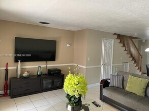 1318 W 42nd St in Hialeah, FL - Building Photo - Building Photo