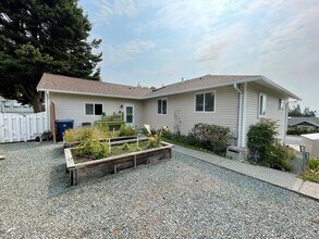 4412 Bryce Dr in Anacortes, WA - Building Photo - Building Photo