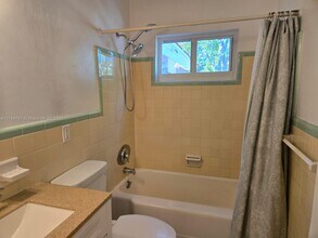 1152 Bayview Dr in Fort Lauderdale, FL - Building Photo - Building Photo
