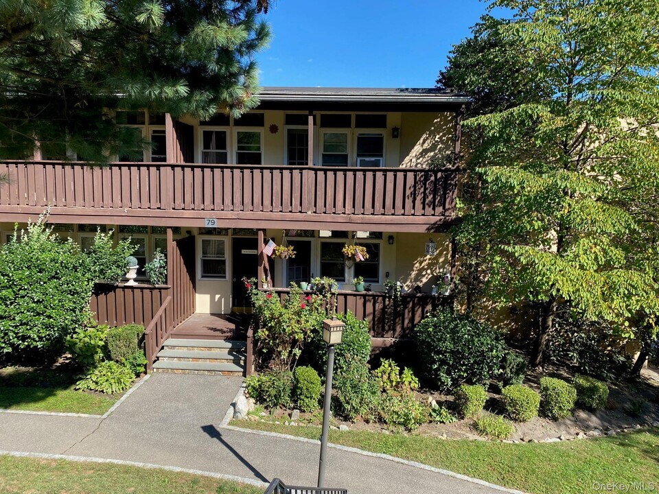 79 Wiltshire Rd in Scarsdale, NY - Building Photo
