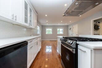1495 Hyde Park Ave, Unit #1 in Boston, MA - Foto de edificio - Building Photo