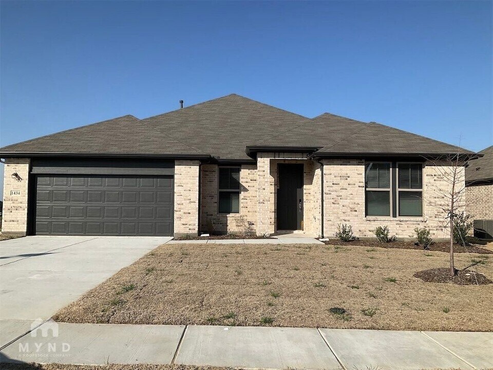 1434 Golden Mdw Dr in Van Alstyne, TX - Building Photo