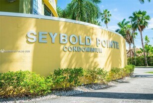 816 NW 11th St in Miami, FL - Building Photo