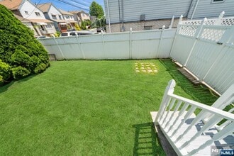940 Schopmann Dr in Secaucus, NJ - Building Photo - Building Photo