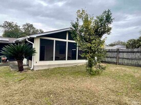 211 Seminole Trail in Pensacola, FL - Building Photo