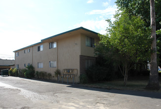 Arden Villa Apartments in Sacramento, CA - Building Photo - Building Photo