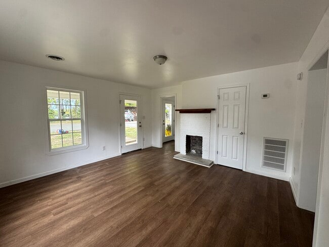 property at 512 N Hill St