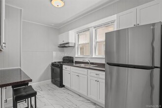 36 Huber Pl in Yonkers, NY - Building Photo - Building Photo