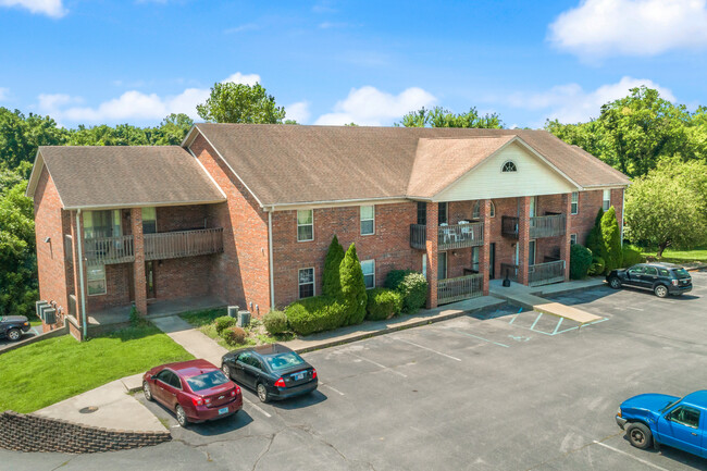 Mason Manor Apartments in Salem, IN - Foto de edificio - Building Photo