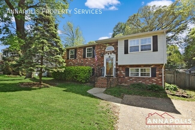 property at 1119 Crestview Dr