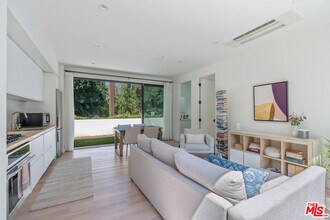 5263 Dahlia Dr in Los Angeles, CA - Building Photo - Building Photo