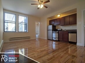 812 W Diversey Pky, Unit #818-C in Chicago, IL - Foto de edificio - Building Photo