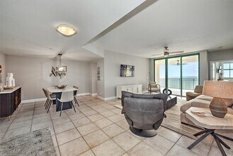 980 Cape Marco Dr in Marco Island, FL - Foto de edificio - Building Photo
