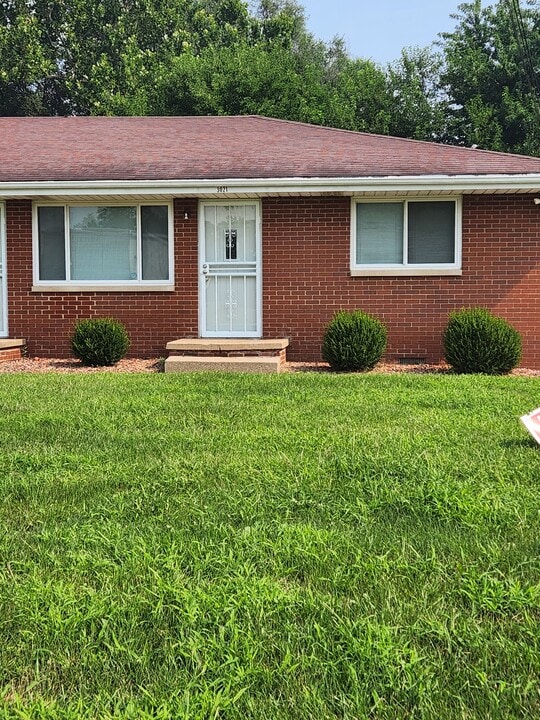 710 N Swords Ave in West Peoria, IL - Building Photo