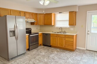 3885 W Elm Pl in Arnold, MO - Building Photo - Building Photo