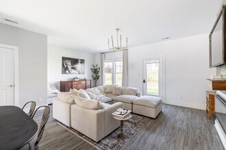 71 Warwick Dr in Lynchburg, VA - Foto de edificio - Building Photo