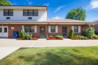 55+ Manor Park Apartments Senior Community in Deer Park, NY - Building Photo - Building Photo